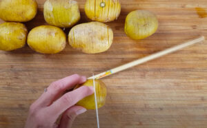 Vepřová panenka s liškovou omáčkou a brambory Hasselback