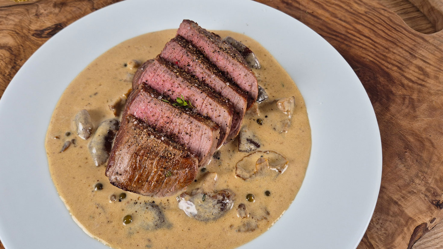 hovězí steak s pepřovou omáčkou