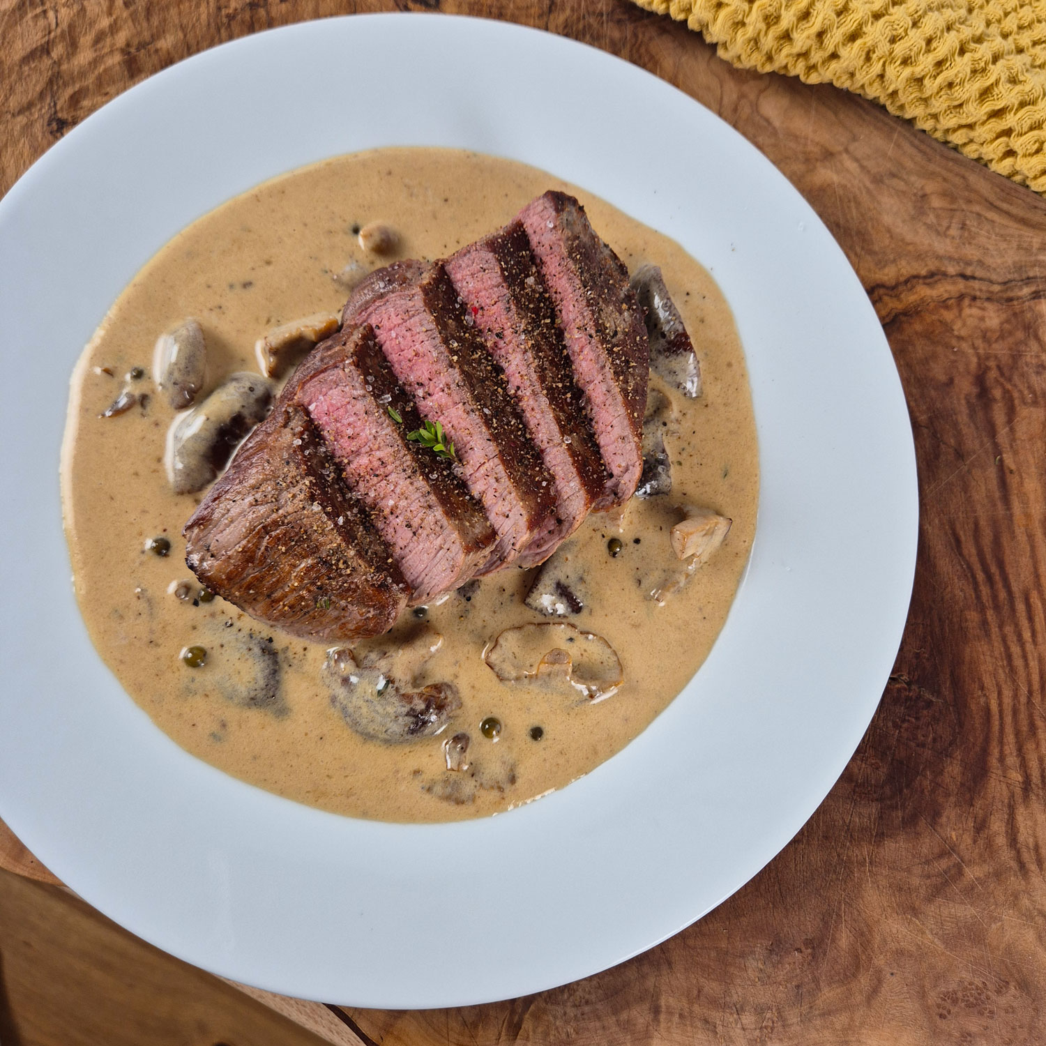 hovězí steak s pepřovou omáčkou